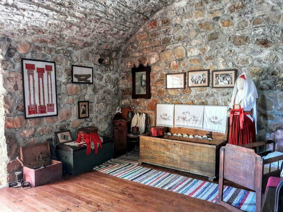 Stone House Biskup Apartment Babino Polje Bagian luar foto
